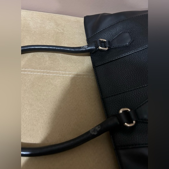 Guess purse - Picture 6 of 6
